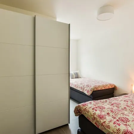 Holiday home Luxury Family Schinkeldijkje *